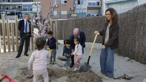 El Ayuntamiento financiar&aacute; con 4,4 millones de euros proyectos de natalidad y apoyo a familias - Foto Ayuntamiento
