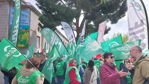 Trabajadores de la Aemet en una protesta - Foto de CSIF