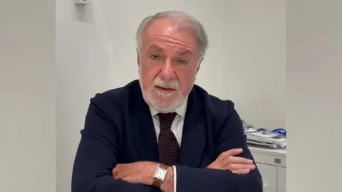 Entrevista a Jaime Mayor Oreja, exministro del Interior, fundador de NEOS y eurodiputado. Habla sobre su &uacute;ltimo libro "Una verdad inc&oacute;moda"