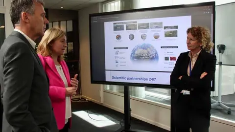 La vicealcaldesa de Madrid y delegada de Seguridad y Emergencias, Inma Sanz, visita en Bruselas el Centro de Coordinaci&oacute;n de Respuesta a Emergencias