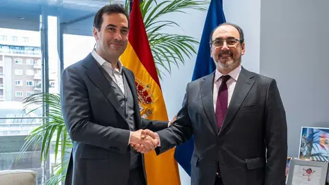 Vicepresidente Carlos Cuerpo Presidente CAF D&iacute;az Granados - Foto del Ministerio de Econom&iacute;a