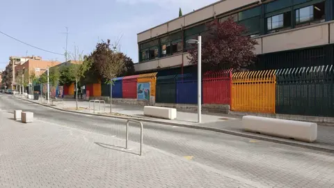 La delegada de Obras y Equipamientos, Paloma Garc&iacute;a Romero; el delegado de Pol&iacute;ticas Sociales, Familia e Igualdad, Jos&eacute; Fern&aacute;ndez, y el concejal de Puente de Vallecas, &Aacute;ngel Ni&ntilde;o, han visitado las obras de mejora del entorno del Colegio p&uacute;blico Agustina D&iacute;ez