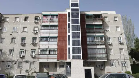 Vista frontal de edificio participante en Plan Rehabilita