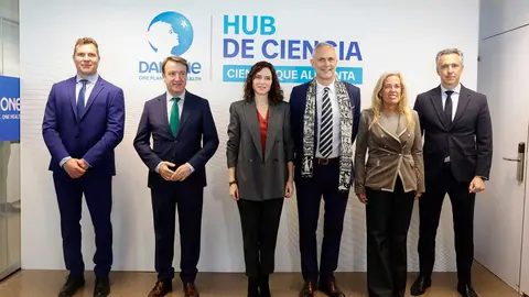 Ayuso, durante su visita a la planta de la multinacional francesa - Foto Comunidad de Madrid