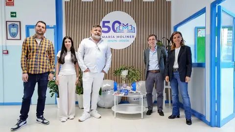 Almeida visita el CEIP Mar&iacute;a Moliner con motivo de su 50 aniversario
