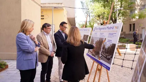Sanz, Gonz&aacute;lez y Chac&oacute;n en momento visita
