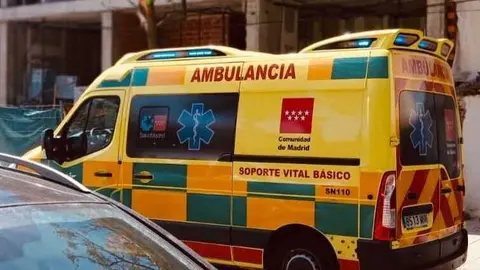 Ambulancia en el lugar del accidente - Foto de Emergencias de la Comunidad de Madrid