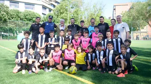 Un grupo de chavales disfruta del programa impulsado entre la Direcci&oacute;n General de Deporte y la Direcci&oacute;n General de la Polic&iacute;a Municipal
