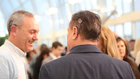 Adultos con implante coclear - Federaci&oacute;n AICE