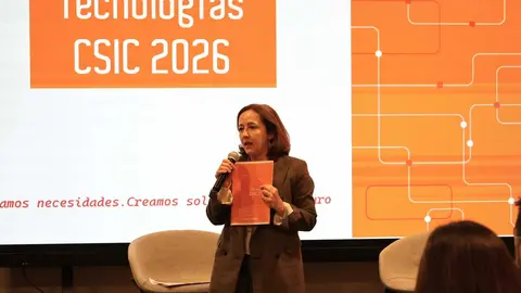 La presidenta del CSIC, Elo&iacute;sa del Pino, durante la presentaci&oacute;n del cat&aacute;logo / CSIC Catalu&ntilde;a