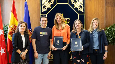 Firma convenio Afanias Pozuelo de Alarc&oacute;n - Foto del Ayuntamiento de Pozuelo de Alarc&oacute;n