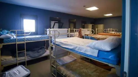 Imagen de archivo de las instalaciones del Centro de Acogida de Emergencia Pinar de San Jos&eacute;. (Campa&ntilde;a del Fr&iacute;o 25-26)