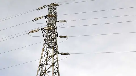 Torre de alta tensi&oacute;n - Foto de Three_media_service de Pixabay