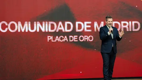 El consejero De Paco Serrano recogi&oacute; el galard&oacute;n  concedido por la Asociaci&oacute;n del Deporte Espa&ntilde;ol - Foto Comunidad de Madrid