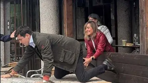 Foto de Vito Quiles durante su seguimiento a Bego&ntilde;a Gomez difundida en X 