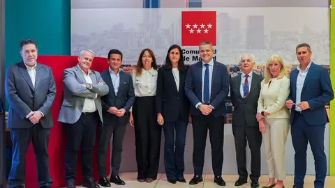 Jorge Rodrigo, durante su visita a una de las Oficinas de Atenci&oacute;n al Ciudadano - Foto Comunidad de Madrid
