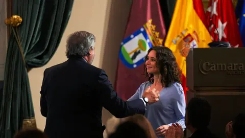 Ayuso, en la toma de posesi&oacute;n del presidente de la C&aacute;mara de Comercio de Madrid, cargo que renueva &Aacute;ngel Asensio