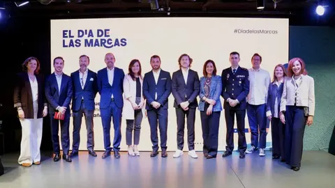 Foto familia D&iacute;a de las Marcas