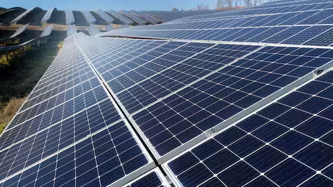 Sistemas solares fotovoltaicos - Freepick