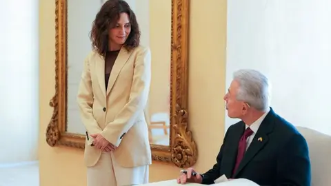 Isabel D&iacute;az  Ayuso, con el embajador de Estados Unidos en Espa&ntilde;a, Benjam&iacute;n Le&oacute;n Jr. - Foto Comunidad de Madrid