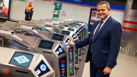 El consejero Rodrigo ha presentado hoy esta iniciativa en la estaci&oacute;n de Feria de Madrid de la L&iacute;nea 8 - Foto Comunidad de Madrid