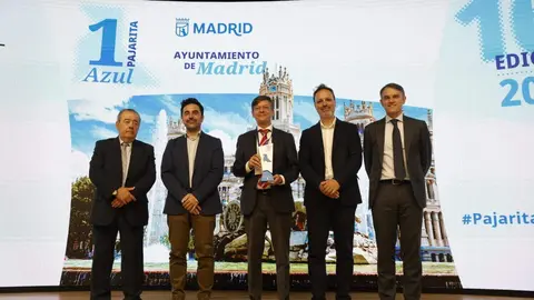 El concejal delegado de Limpieza y Zonas Verdes, Jos&eacute; Antonio Mart&iacute;nez P&aacute;ramo, ha recogido hoy el premio &lsquo;Pajarita Azul&rsquo;