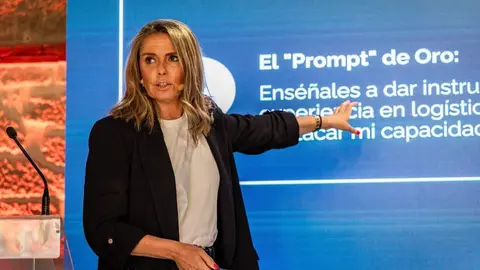 Sonia Catal&aacute;n, directora general de la Fundaci&oacute;n M&aacute;s S&eacute;nior, en un curso sobre IA
