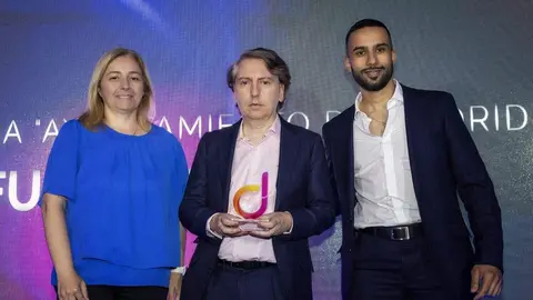 Sanz y Fern&aacute;ndez, en la entrega de los Premios Diversa 2026