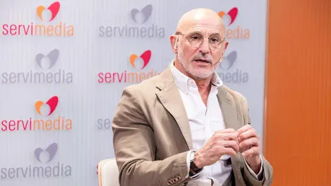 Luis de la Fuente durante la entrevista con Servimedia | Foto de Jorge Villa