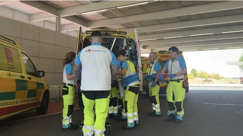 Sanitarios de Summa 112 - Foto de Emergencias de la Comunidad de Madrid