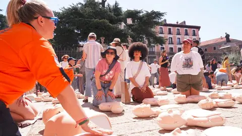 Im&aacute;genes de la formaci&oacute;n sanitaria b&aacute;sica impartida por SAMUR-Protecci&oacute;n Civil a voluntarios de la visita del papa - Foto Ayuntamiento de Madrid