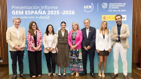 Informe GEM 2025-2026. (de izquierda a derecha)

Manuel de Timoteo, fundador de The Brubaker

Loreto Fern&aacute;nde, GEM Galicia

Carmen Olmedo, fundadora de Menoara y ganadora del programa TaleS 2025

Carolina Rodr&iacute;guez, CEO de Enisa

Ana Fern&aacute;ndez Laviada, presidenta del Observatorio del Emprendimiento en Espa&ntilde;a

Juan Fern&aacute;ndez, director de Ageingnomics

Nuria Calvo, directora t&eacute;cnica del Proyecto GEM Espa&ntilde;a

I&ntilde;aki Ortega, consejero asesor Ageingnomics