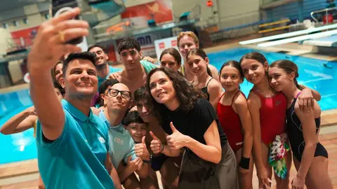 Isabel D&iacute;az Ayuso, durante su visita al Centro de Nataci&oacute;n Mundial 86 - Foto Comunidad de Madrid