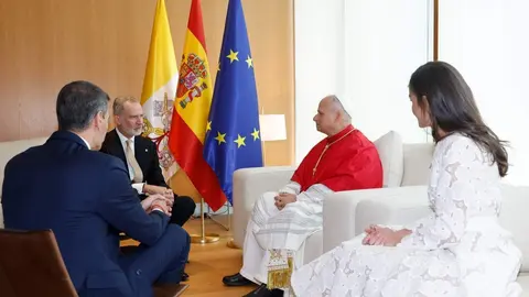 El Papa junto a los Reyes y el presidente del Gobierno | Foto de Casa del Rey