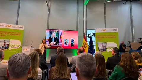 Sonia Marzo Arnay, directora de Capacitaci&oacute;n en Inteligencia Artificial de Microsoft en la jornada de clausura de Universidad Pyme