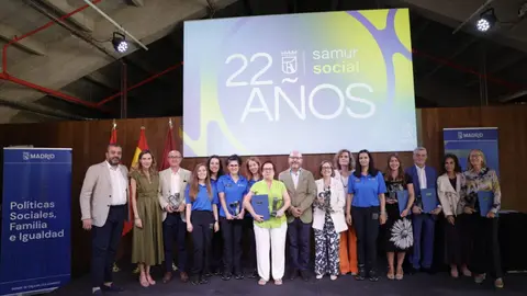 El delegado de Pol&iacute;ticas Sociales, Familia e Igualdad, Jos&eacute; Fern&aacute;ndez entrega los Reconocimientos SAMUR Social 2026 - Foto Ayuntamiento de Madrid