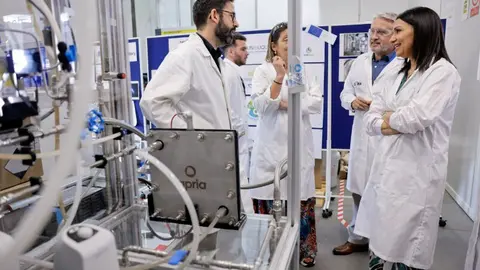 La consejera de Educaci&oacute;n, Ciencia y Universidades, en el Instituto Madrile&ntilde;o de Estudios Avanzados IMDEA Energ&iacute;a - Foto Comunidad de Madrid