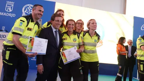 Almeida elogia la &ldquo;excelencia y profesionalidad&rdquo; de los sanitarios de SAMUR-Protecci&oacute;n Civil - Foto Ayuntamiento de Madrid