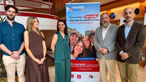 La consejera de Educaci&oacute;n, en el Colegio Mayor Mendel - Foto Comunidad de Madrid