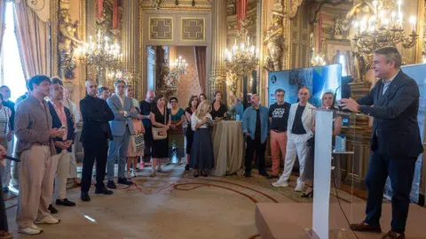 Inauguraci&oacute;n de las exposiciones en el sal&oacute;n Embajadores de Casa de Am&eacute;rica.