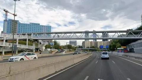 Pasarela peatonal de acceso al Hospital Ram&oacute;n y Cajal
