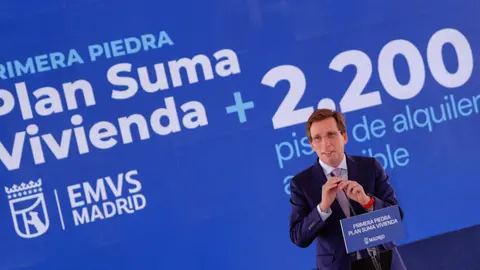 Almeida durante la presentaci&oacute;n de la nueva promoci&oacute;n en Los Berrocales - Foto Ayuntamiento de Madrid