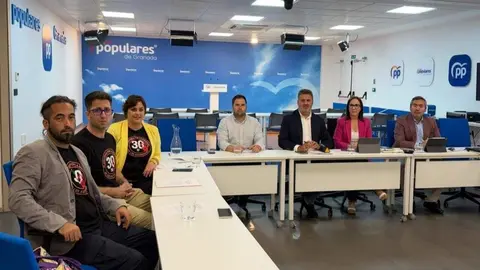 La Plataforma 30N se re&uacute;ne con el PP en Granada y exige reformas estructurales para los aut&oacute;nomos - Foto de la Plataforma por la Dignidad de los Aut&oacute;nomos 30N