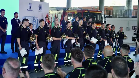 El alcalde Jos&eacute; Luis Mart&iacute;nez-Almeida ha dado hoy la bienvenida en el Pabell&oacute;n de Convenciones de la Casa de Campo a la promoci&oacute;n de 60 nuevos bomberos conductores del Ayuntamiento de Madrid