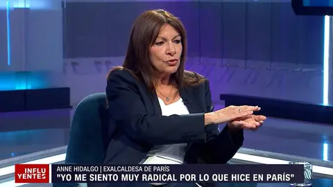 Anne Hidalgo en un momento de la entrevista para CNN Chile
