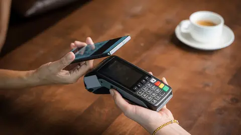 Pagando con el m&oacute;vil - Imagen de Visoot's Images