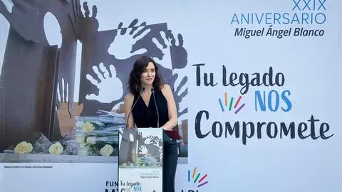 La presidenta de la Comunidad de Madrid, en el acto de  memoria del 29&ordm; aniversario del asesinato de Miguel &Aacute;ngel Blanco - Foto Comunidad de Madrid