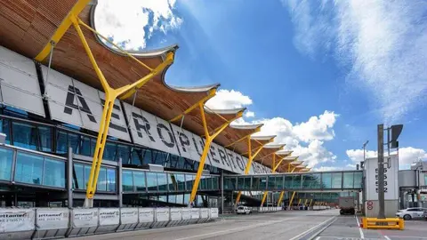 El Aeropuerto de Madrid-Barajas supera por primera vez los 6 millones de pasajeros en un mes de junio - Foto de AENA
