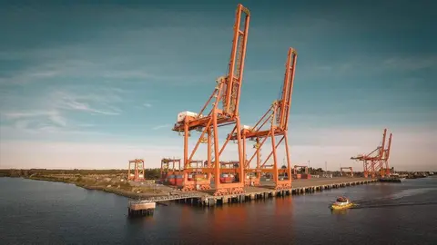 Port Cranes - Foto de World Infrastructure Forum (WIF)