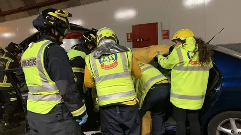 Personal de servicios de emergencias del Ayuntamiento de Madrid en simulacro (archivo)